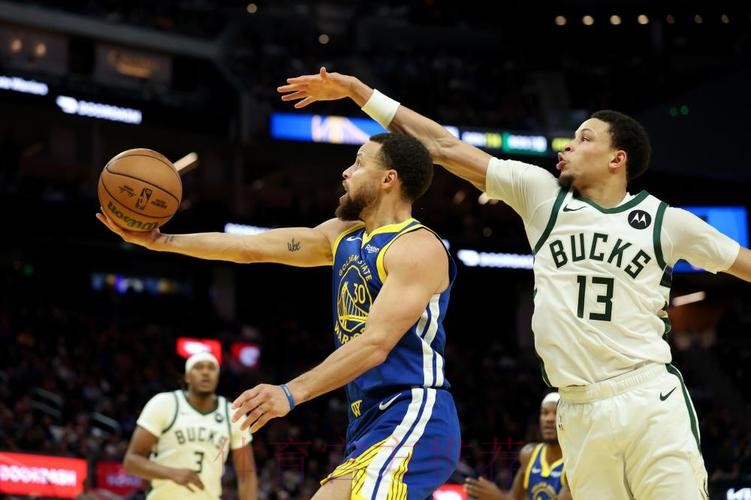 库里31+7+7字母哥空砍34+10+5 勇士力擒雄鹿