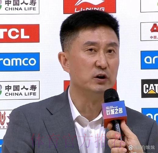 杜锋：代表广东队感谢球迷的支持，向四川队球员和教练致敬